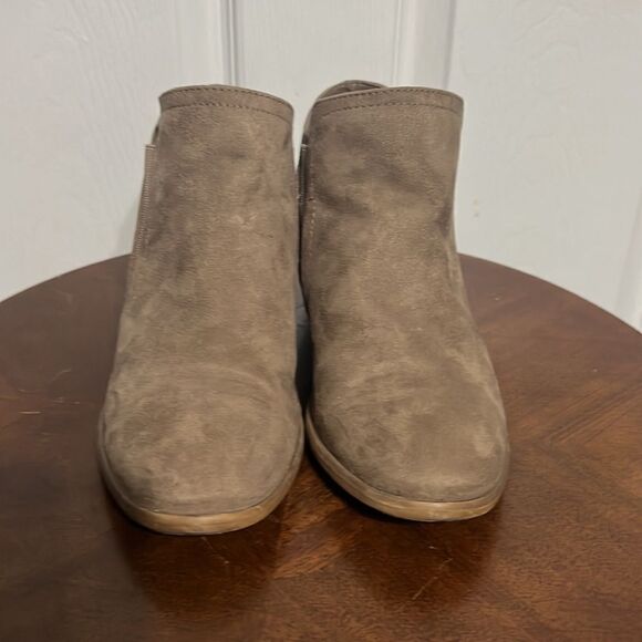 🔥🔥 MIA Boots Womens 8M Round Toe Ankle Booties Heels Comfort Brown Suede - EUC - Picture 5 of 10